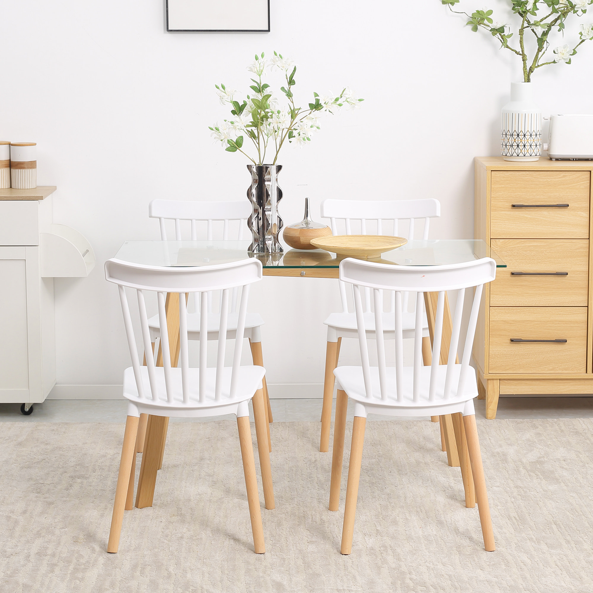 HOMCOM Juego de 4 Sillas de Comedor Estilo Nórdico Sillas de Cocina con Respaldo Alto Asiento de Polipropileno y Patas de Madera de Haya Carga 120 kg 43x52,5x83 cm Blanco