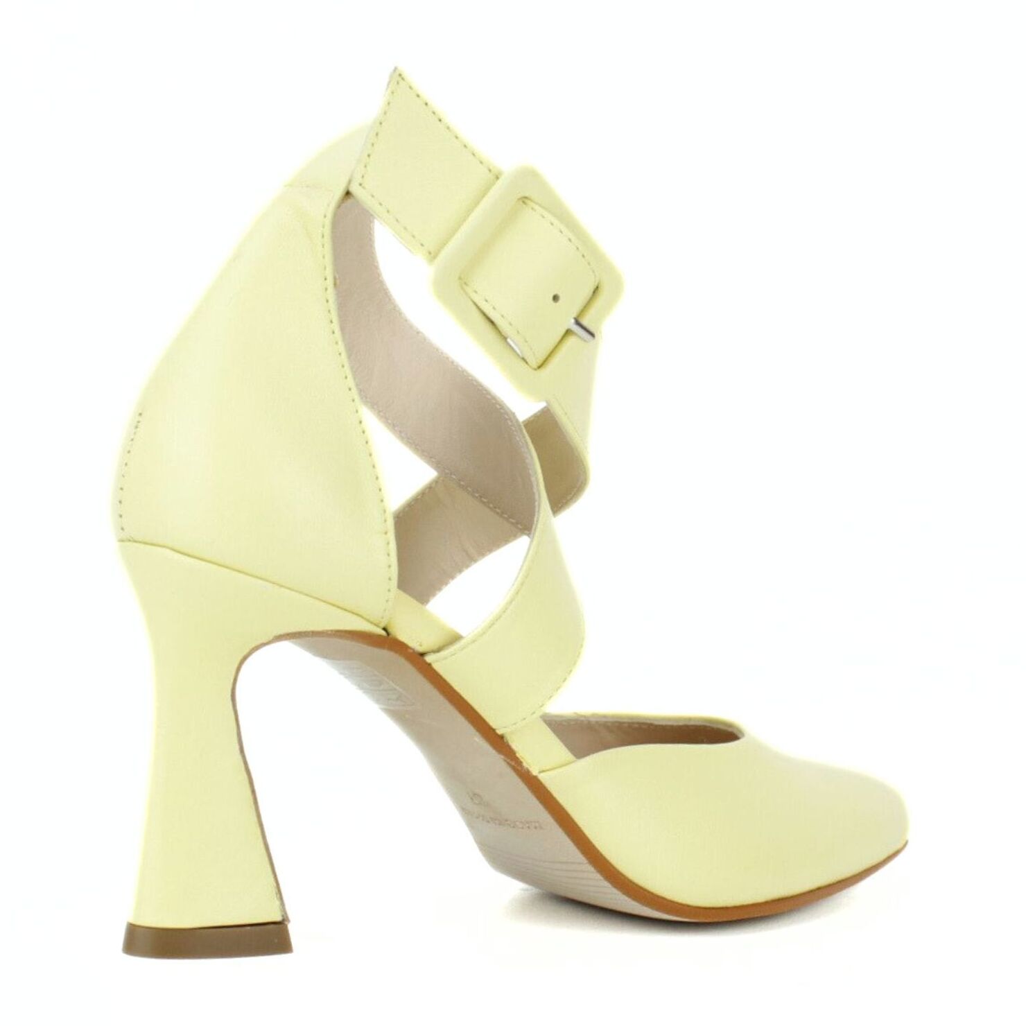 Sandalias con tiras cruzadas. Tacón 7 cm