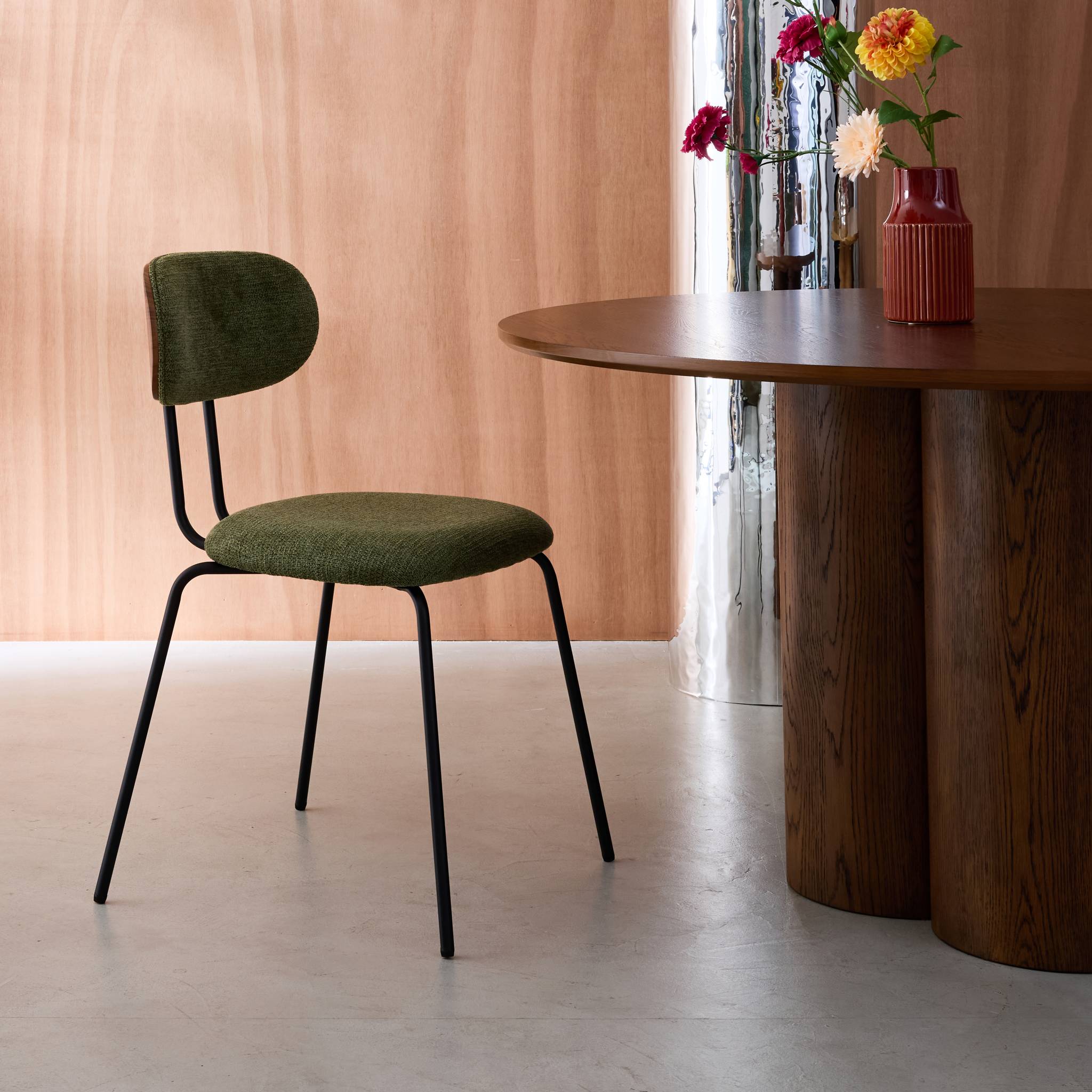 Chaise décor bois courbé teinté noyer et tissu déperlant pieds métal noir (lot de 2) ERIN