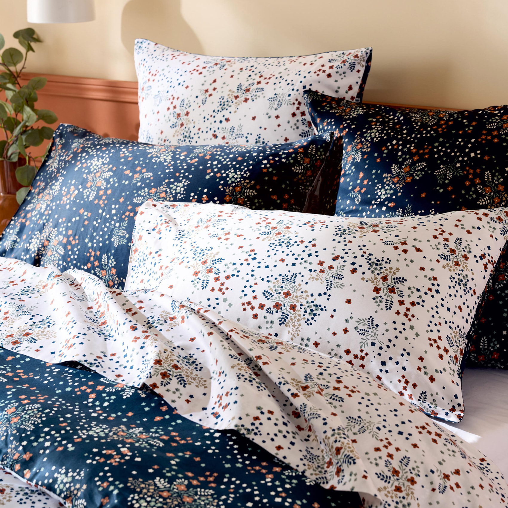 Taie d’oreiller satin de coton 110 fils motif floral - Bleu Marine