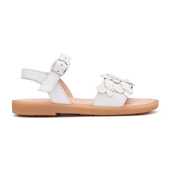 Sandalias Abiertas de Niña con Detalles Florales en Blanco