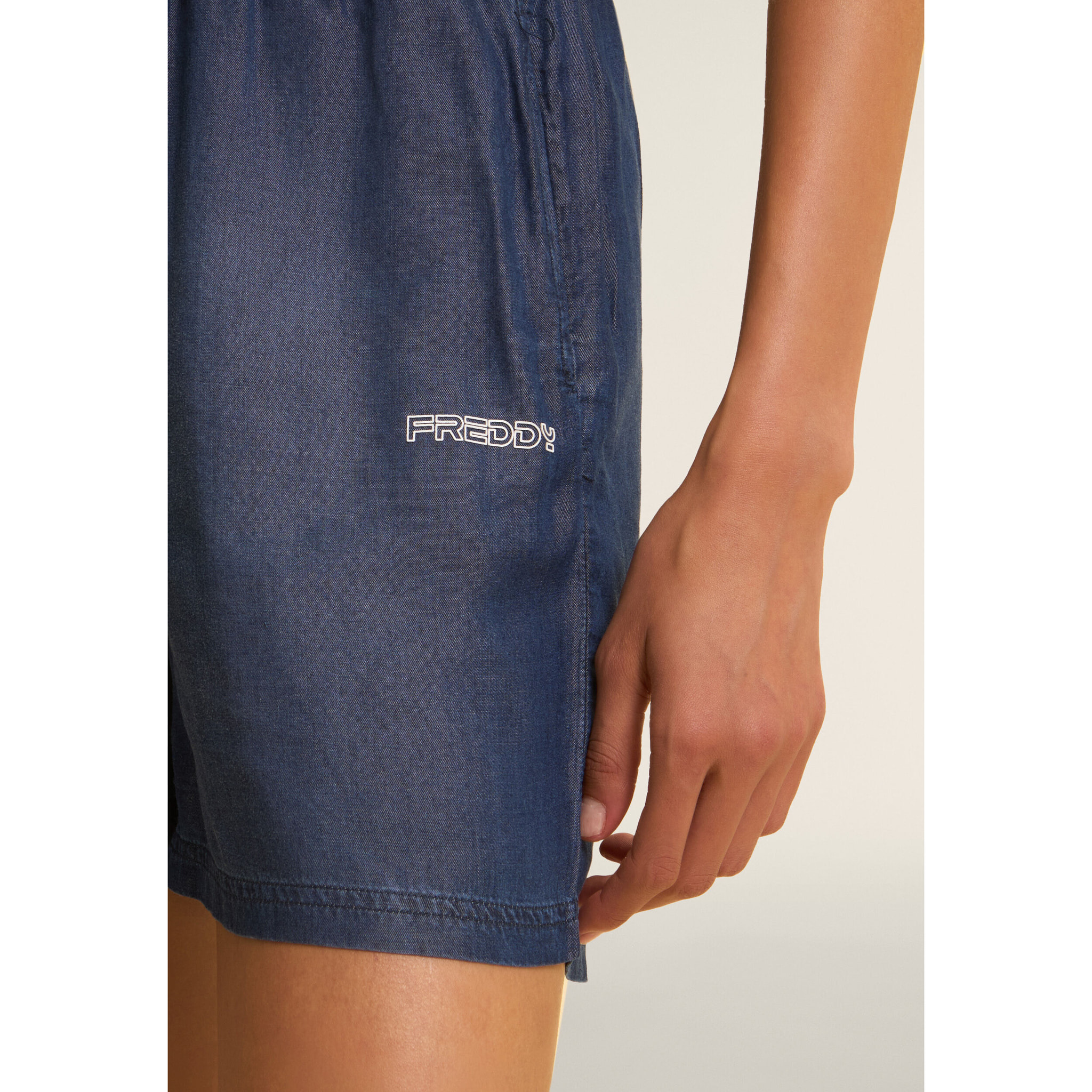 Pantaloni Corti in Chambray con Coulisse in Contrasto