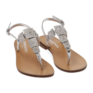 Sandalias planas plateadas con joyas