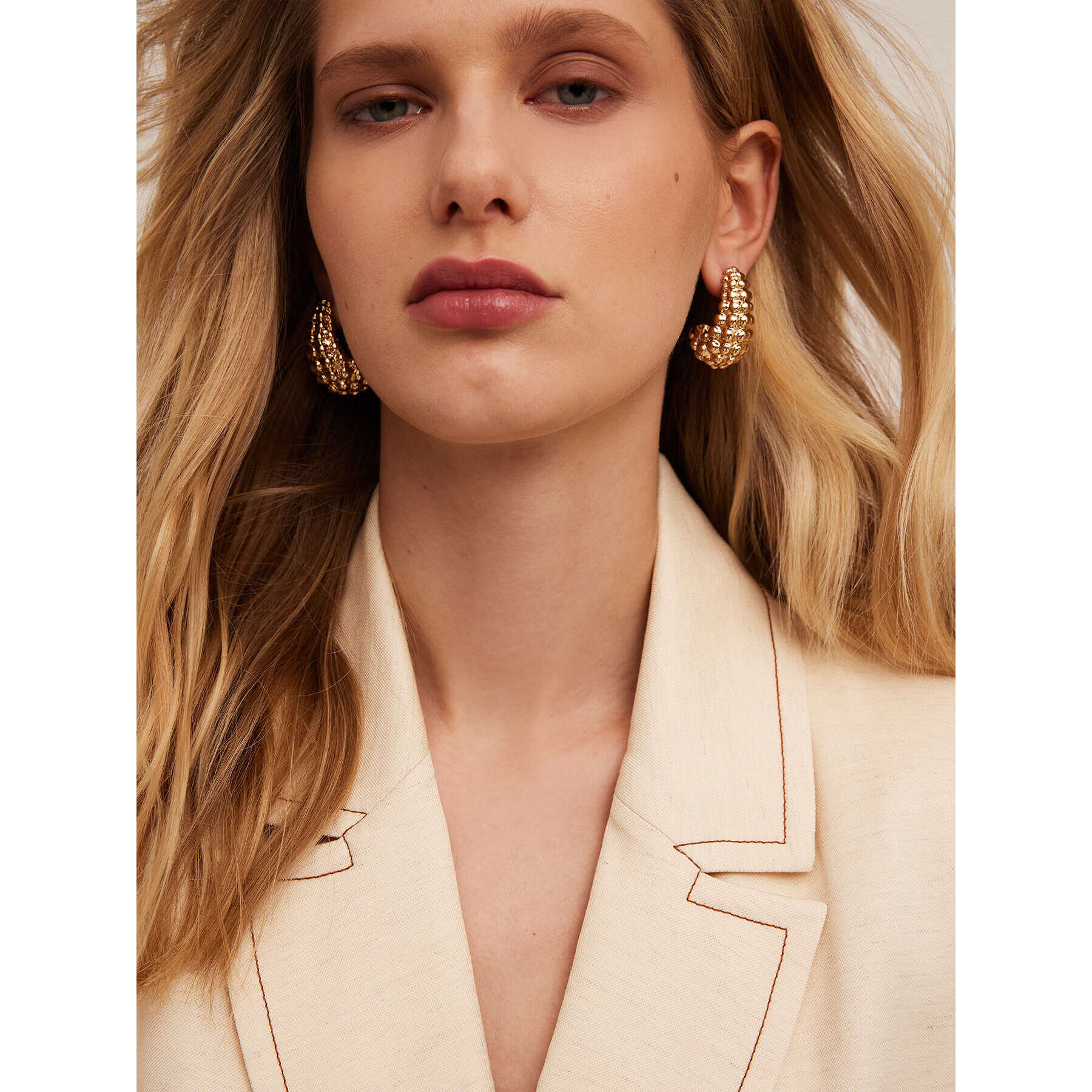 Motivi - Blazer de tela con pespuntes en contraste - Beige