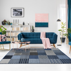 Tapis Dufi motif géométrique différentes teintes de bleu