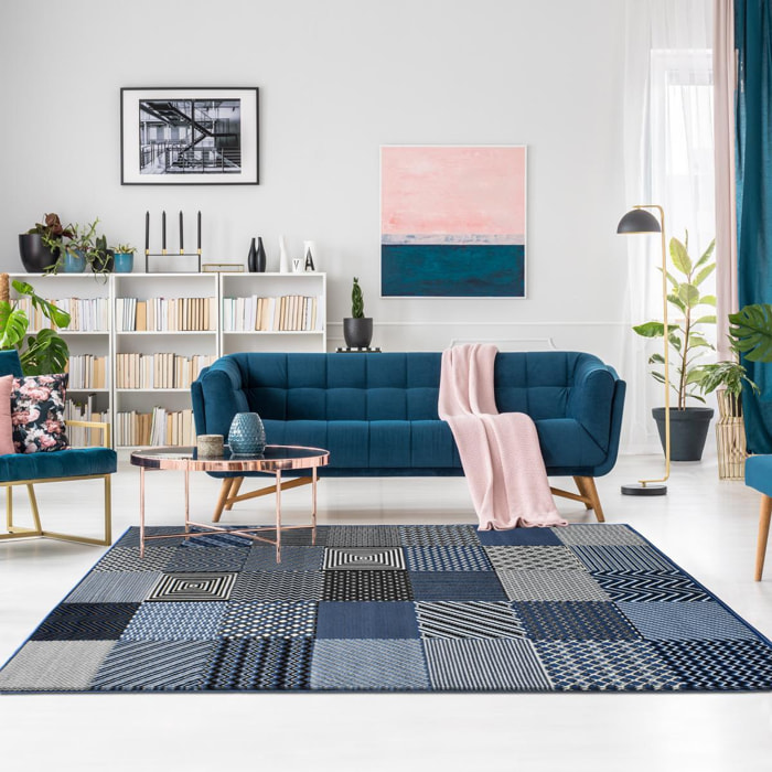 Tapis Dufi motif géométrique différentes teintes de bleu