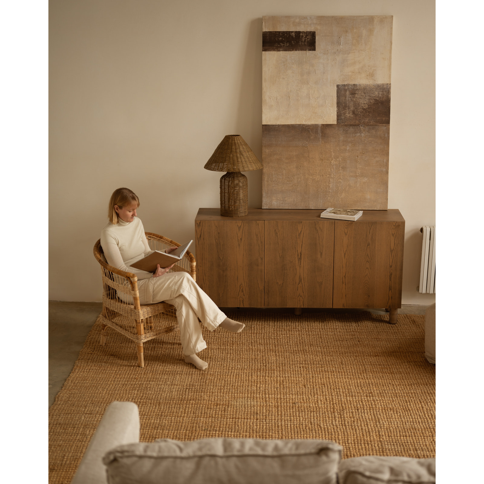 Aparador con 3 puertas de chapa de madera de fresno natural en tono avellana de 160x40cm Alto: 85 Largo: 160 Ancho: 40