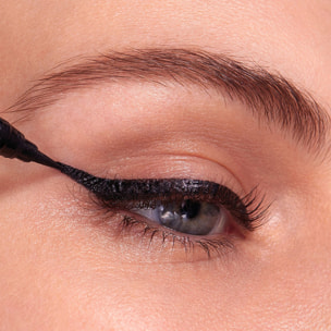 Eyeliner 801 Matte Black Liquido Hyper Easy con Penna in Feltro