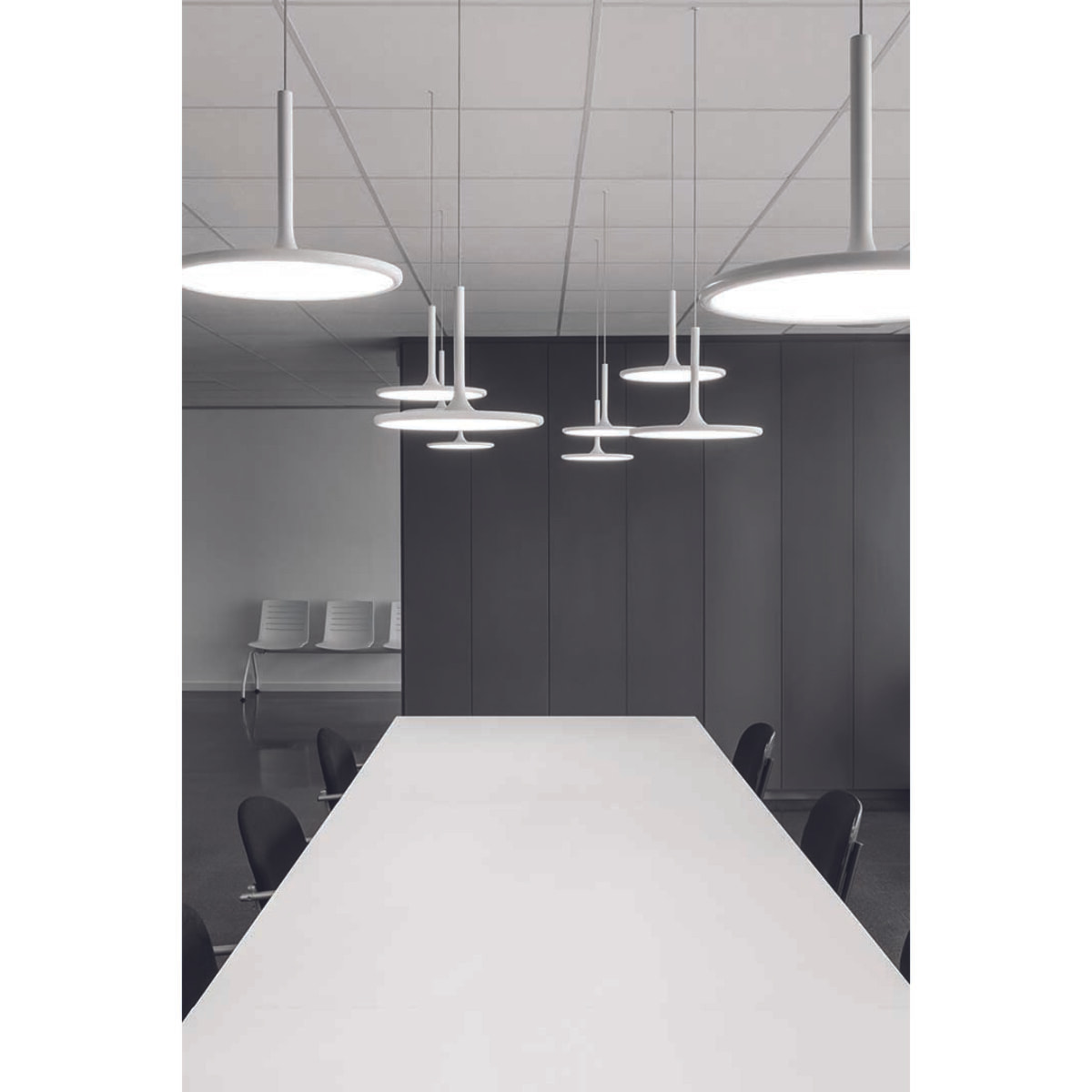 Ledsc4 LedsC4 Lámpara Colgante LED Regulable para Interiores, Luz Cálida 3000K, 19W, 878lm, Diámetro 25cm, Aluminio Blanco, Diseño Elegante y Ligero, Ideal para Salones y Comedores