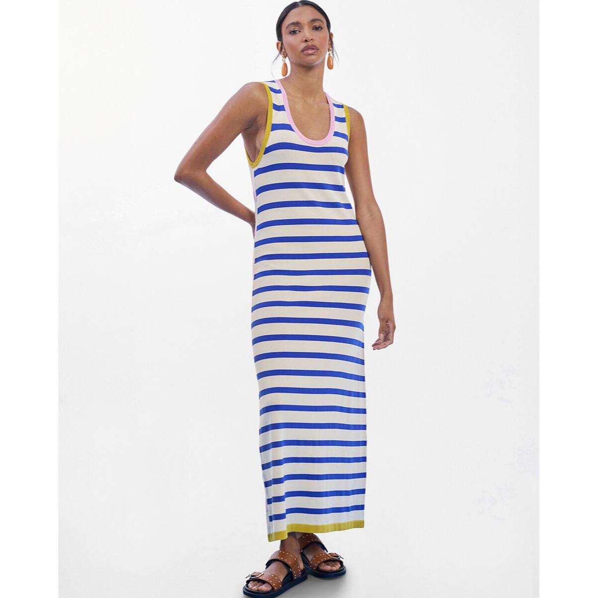 Abito in maglia a righe tricolore con finiture a coste a contrasto