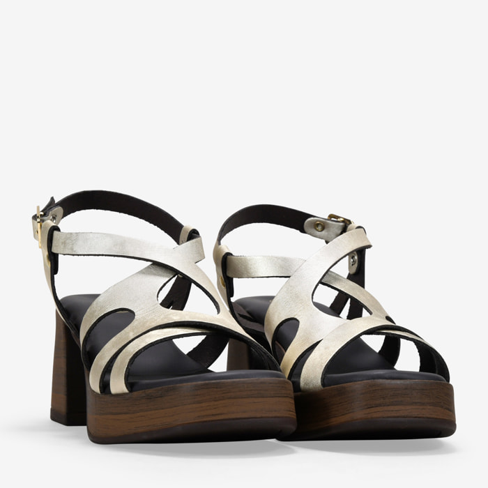 Sandalias de tacón doradas en piel con suela de madera