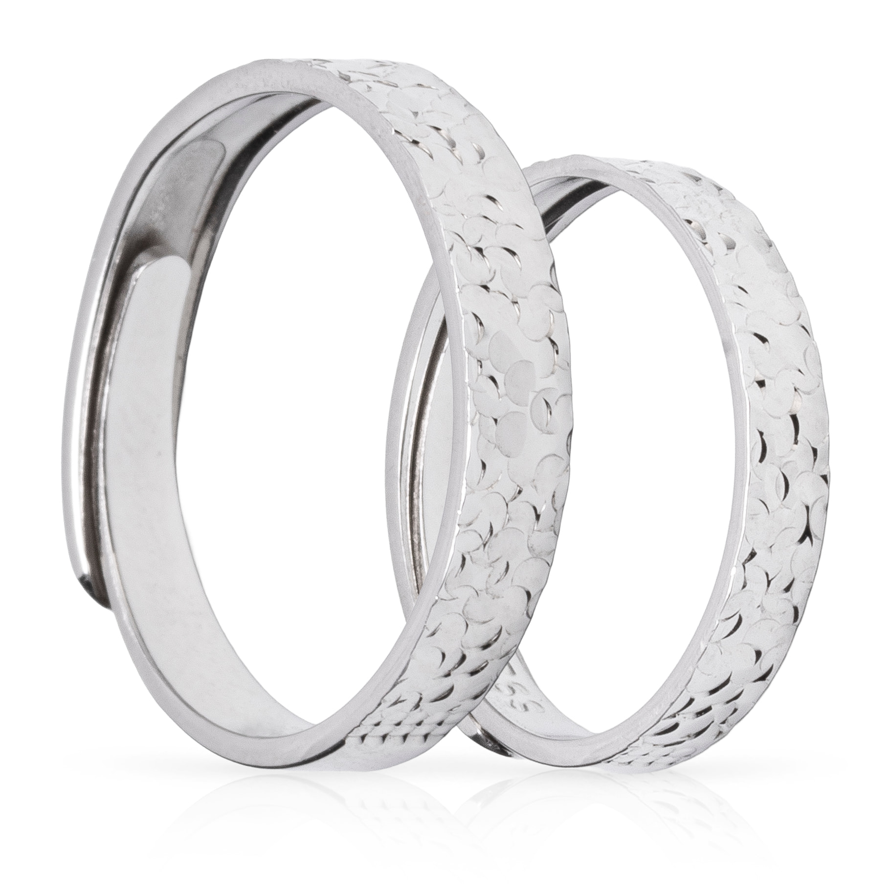 Anillos de compromiso a juego con diseño brillante en plata de ley 925. Ajustables.