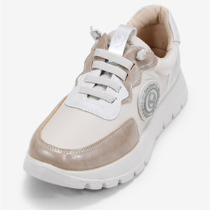 Zapatillas deportivas beige con cordones elásticos
