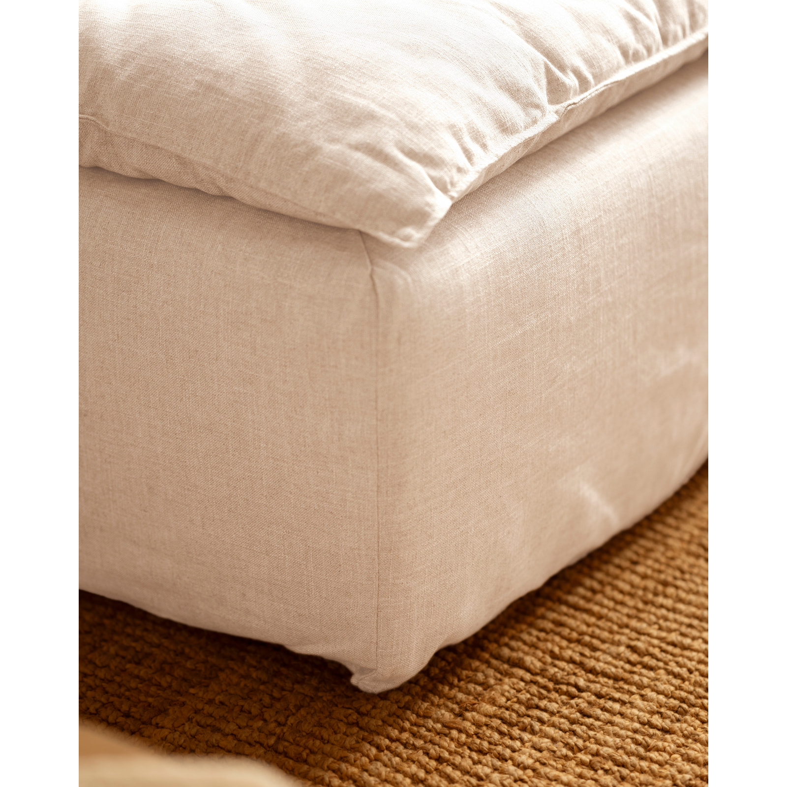 Pouf en coton et lin déhoussable ton blanc de 89x87cm Hauteur: 54 Longueur: 89 Largeur: 87