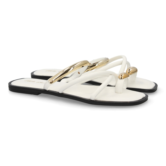 Sandalia plana mujer de tiras con adorno metálico