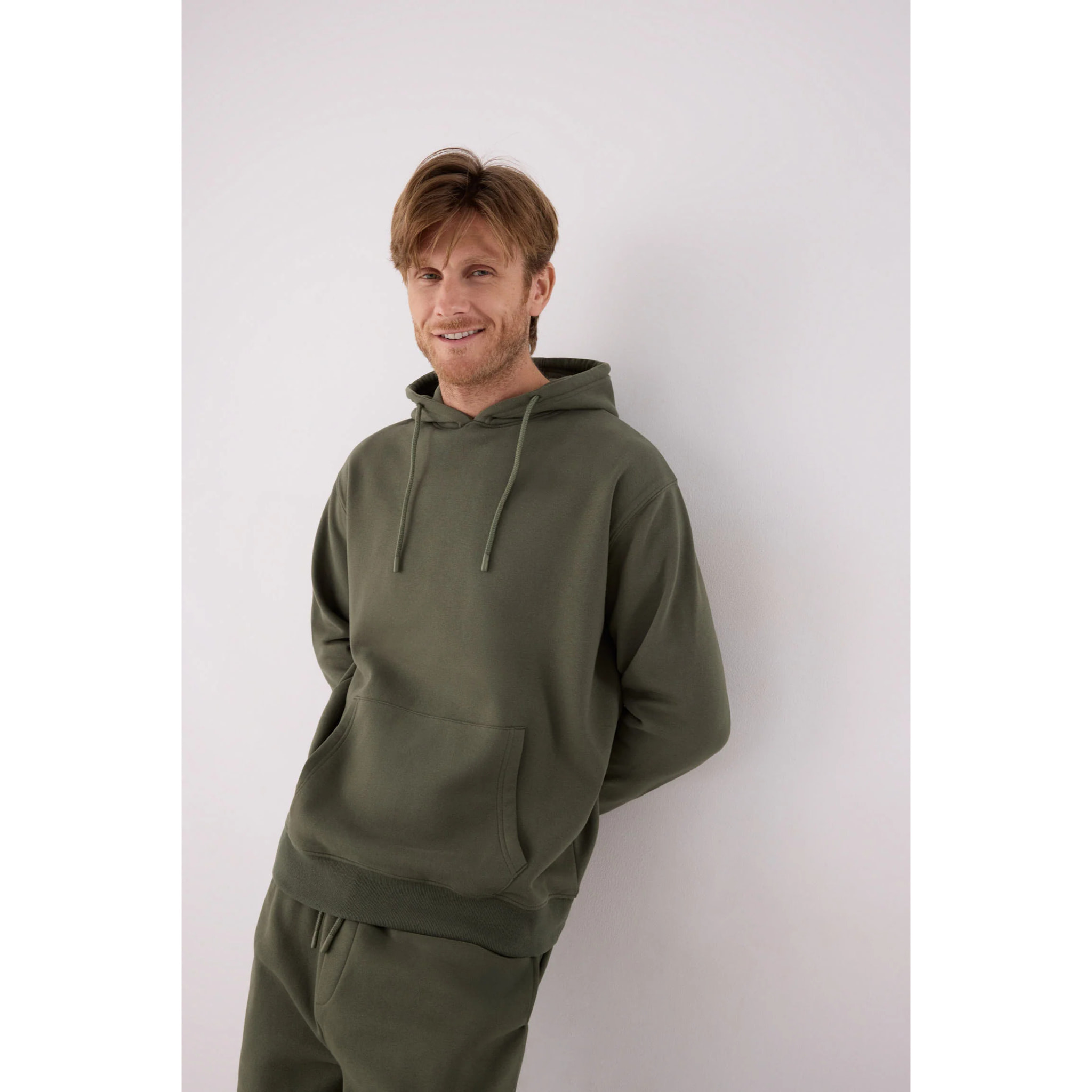 Sudadera deportiva hombre afelpada con capucha verde botella