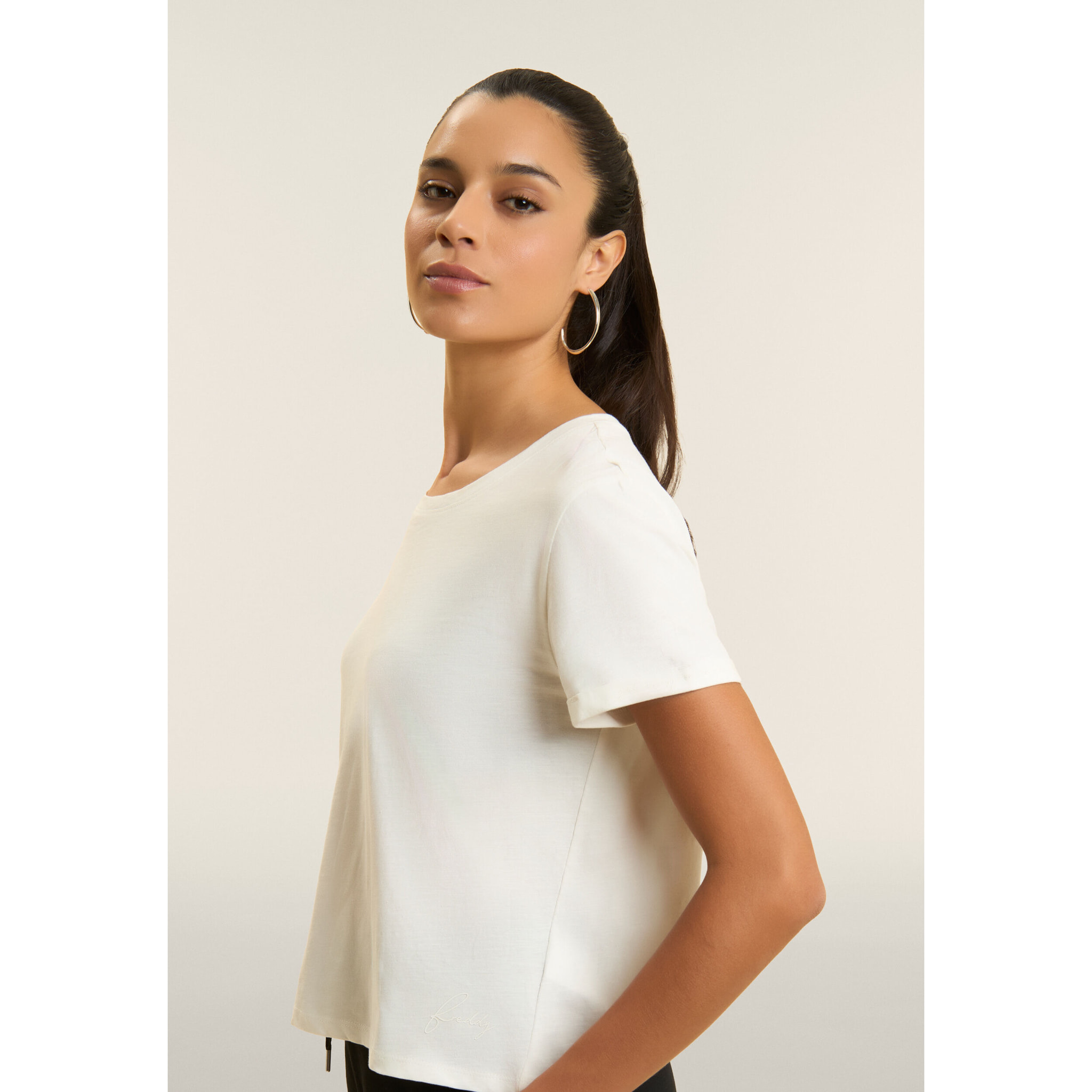 T-shirt cropped in jersey fiammato con risvolto sulle maniche