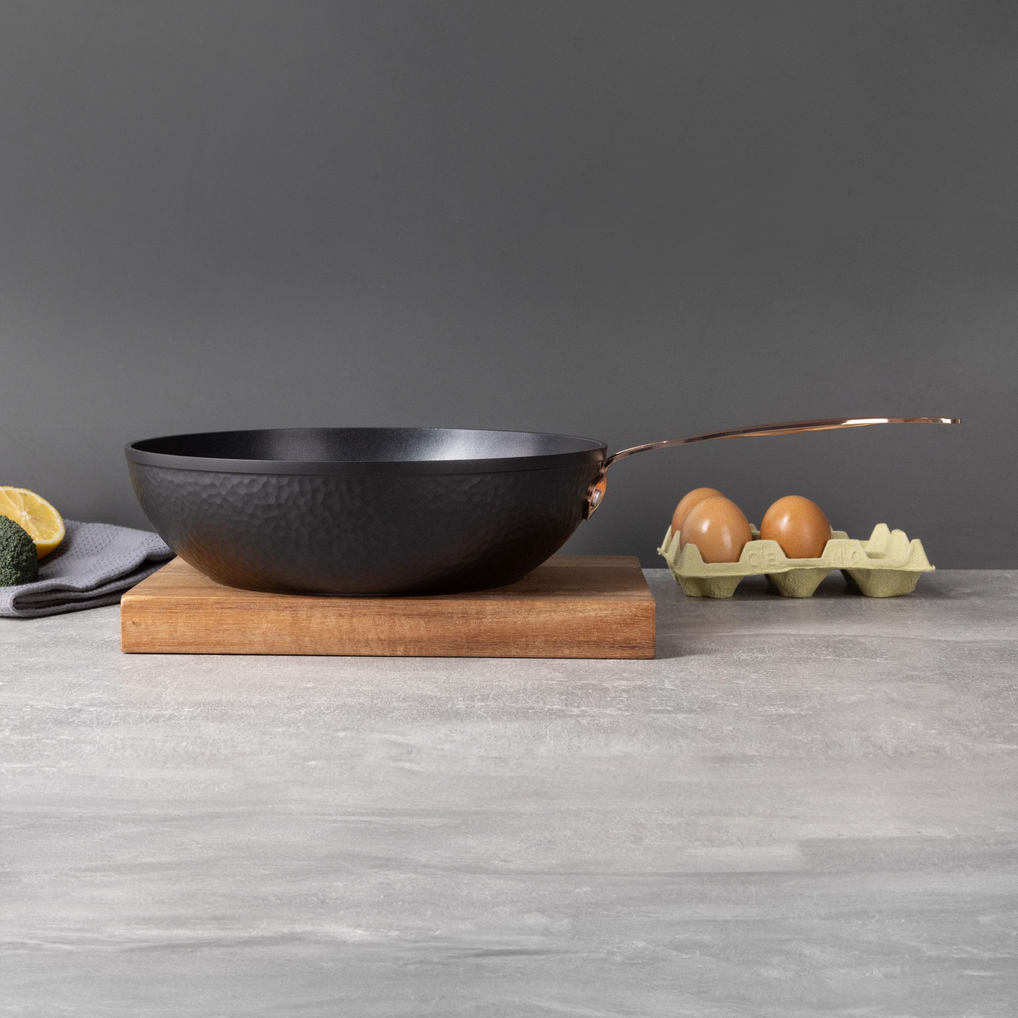 wok ø28x7,8cm en aluminio forjado en color negro mate