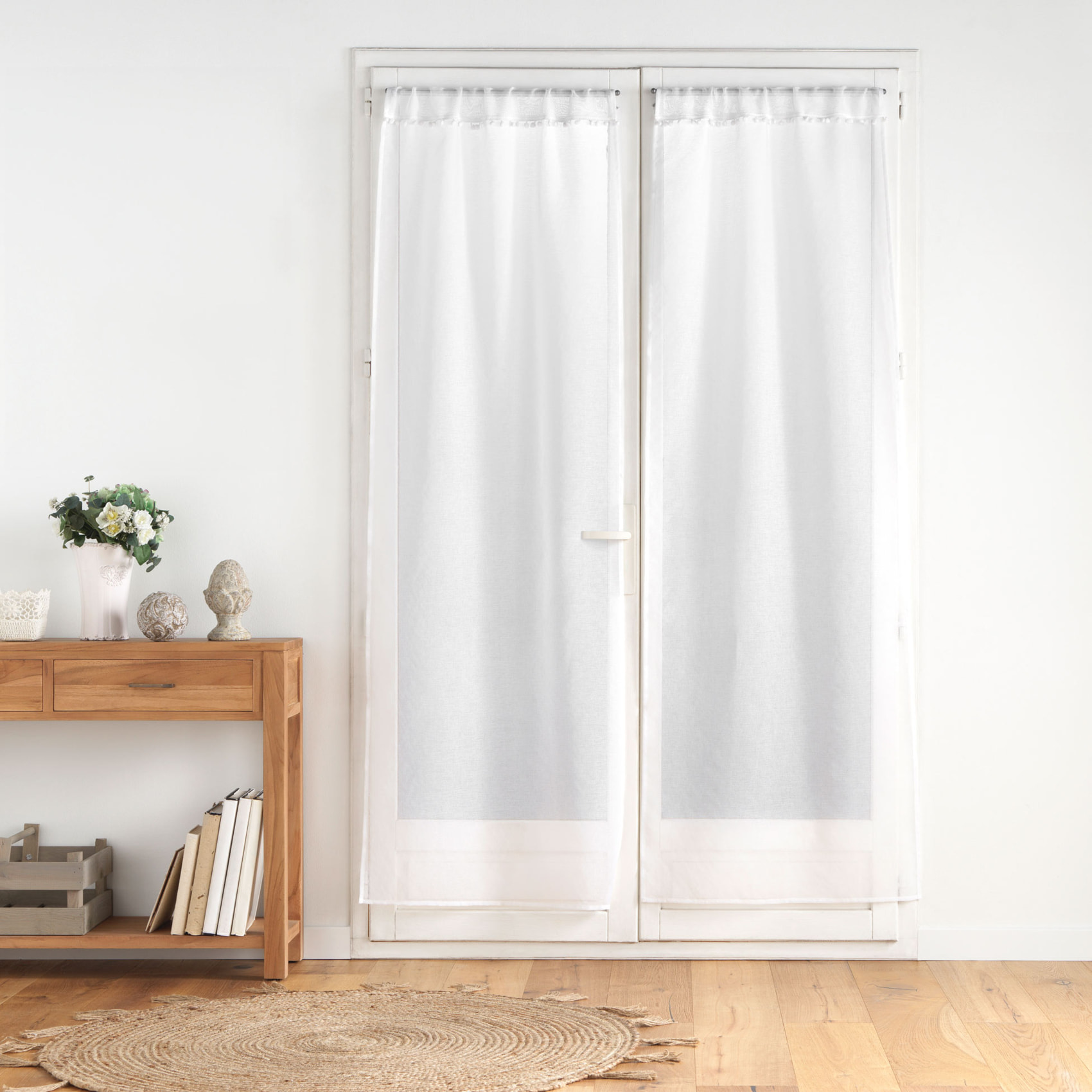 Paire de voilages passe-tringle en voile sablé avec finitions pompons - Blanc
