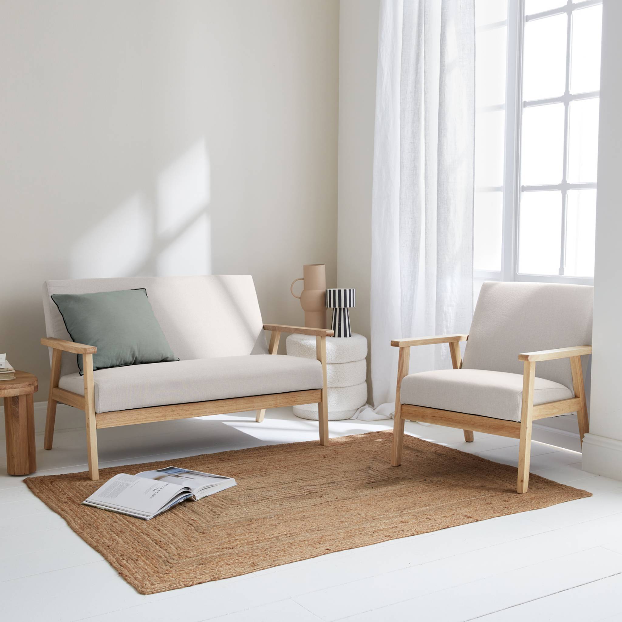 Banquette et fauteuil en bois et tissu crème. Isak. L 114 x l 69.5 x H 73cm