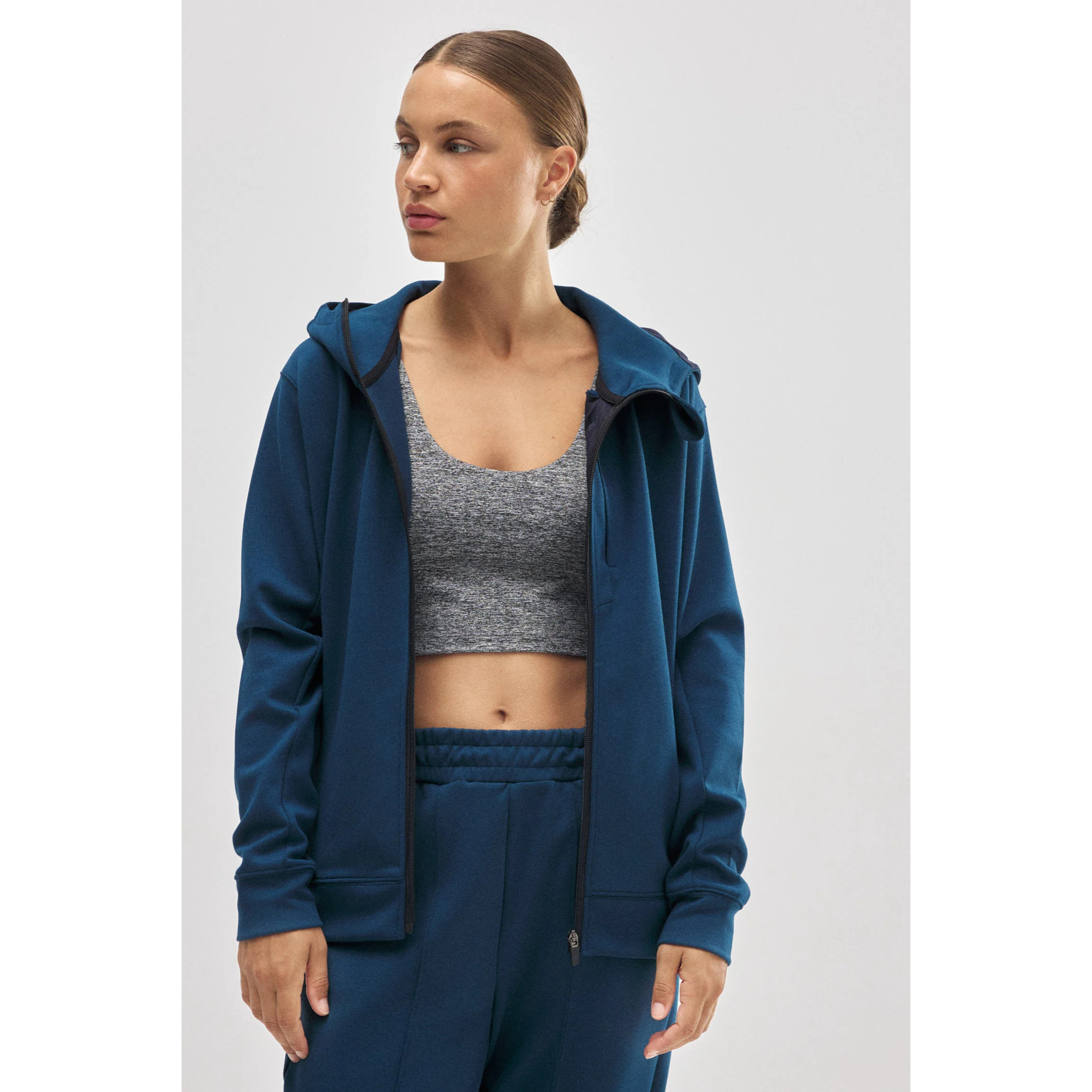 Giacca sportiva blu con cappuccio