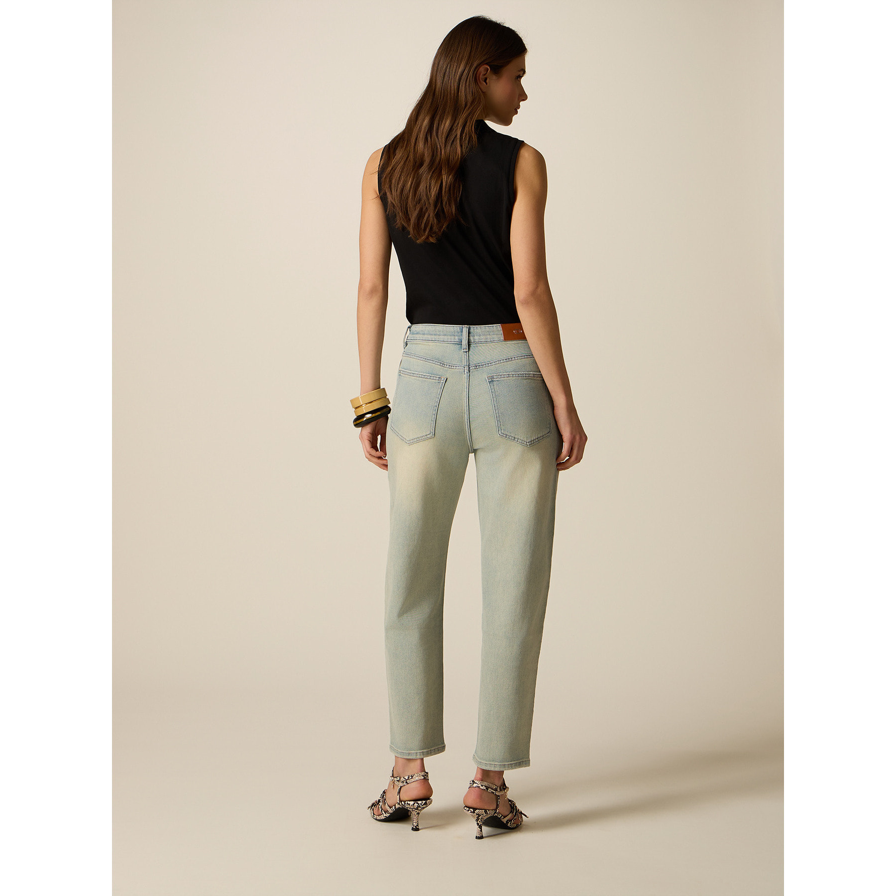 Oltre - Jeans boyslim stone bleached con applicazioni gioiello - Azzurro