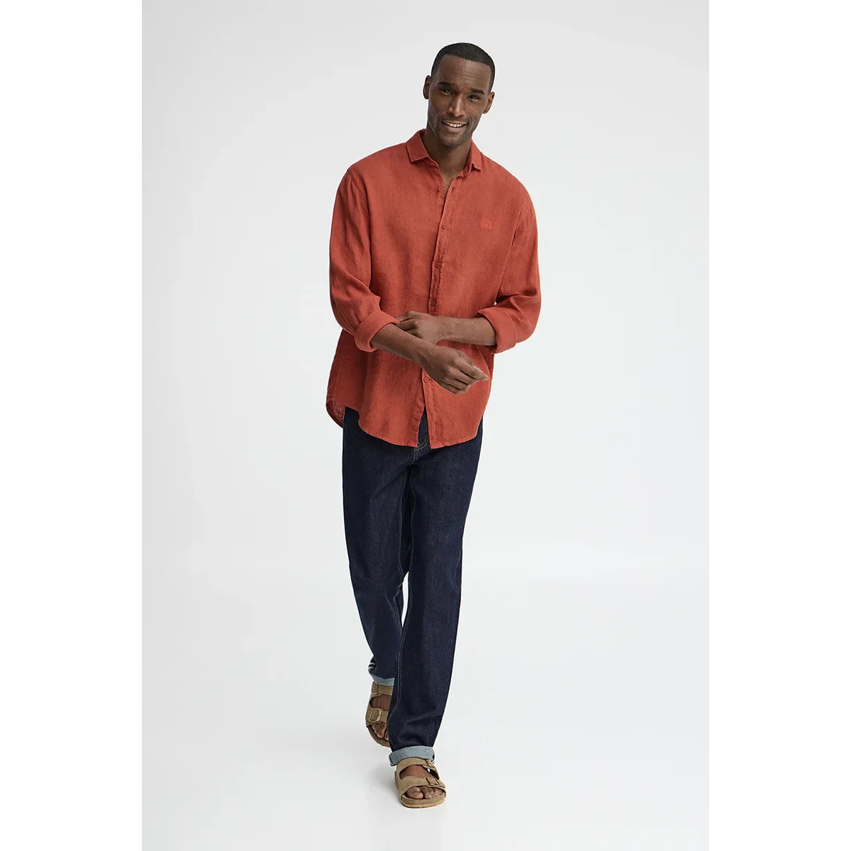 Camisa rojo ladrillo de lino de corte regular con bordado Polo Club