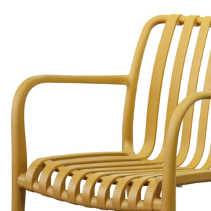 Lot de 4 fauteuils de jardin en plastique moutarde. empilables. design linéaire
