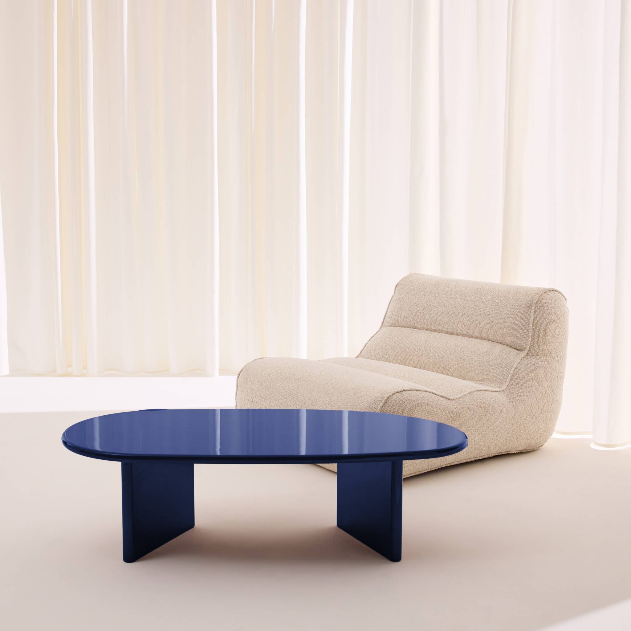 Table basse ovale finition glossy RUMI