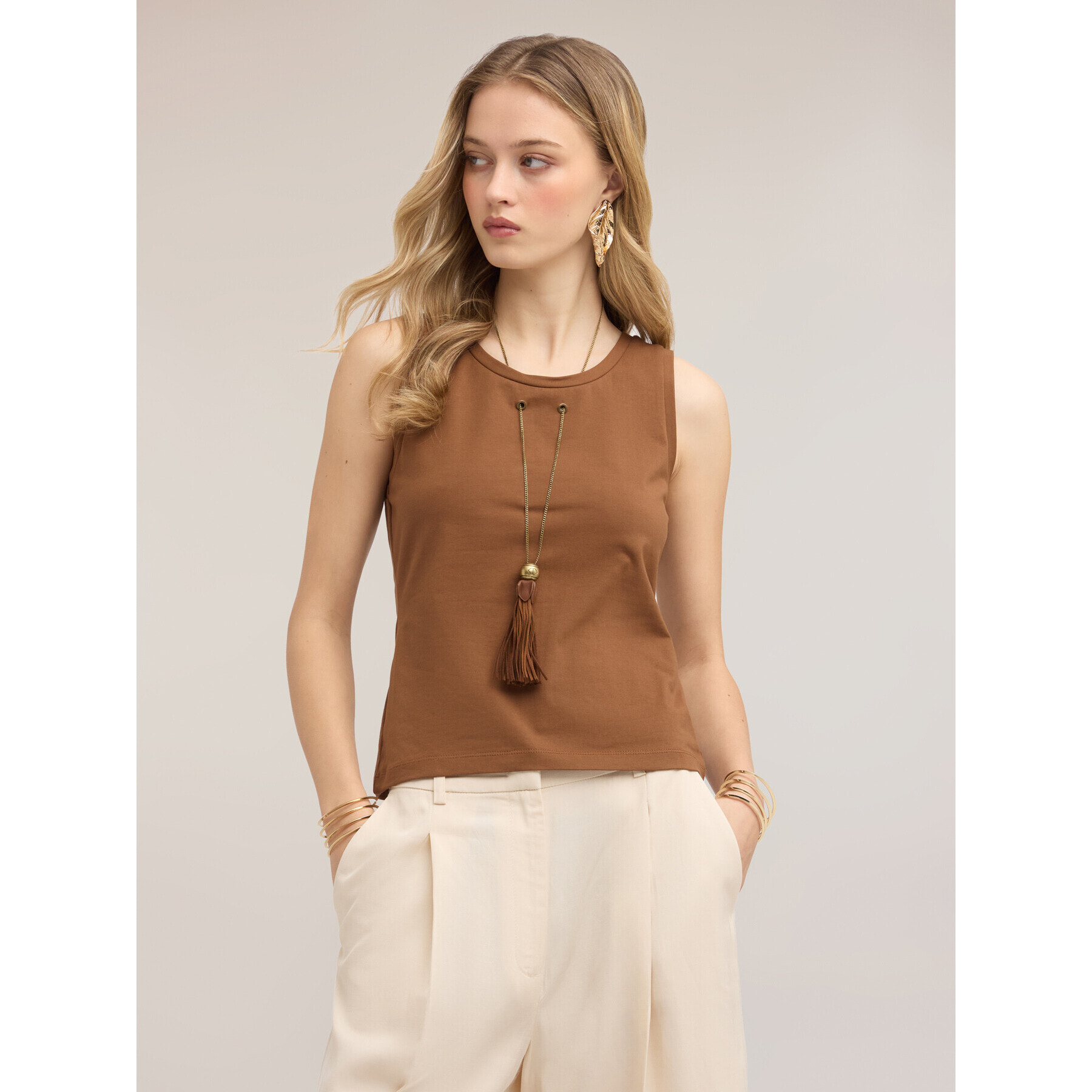Motivi - Top con collana a nappa integrata - Marrone