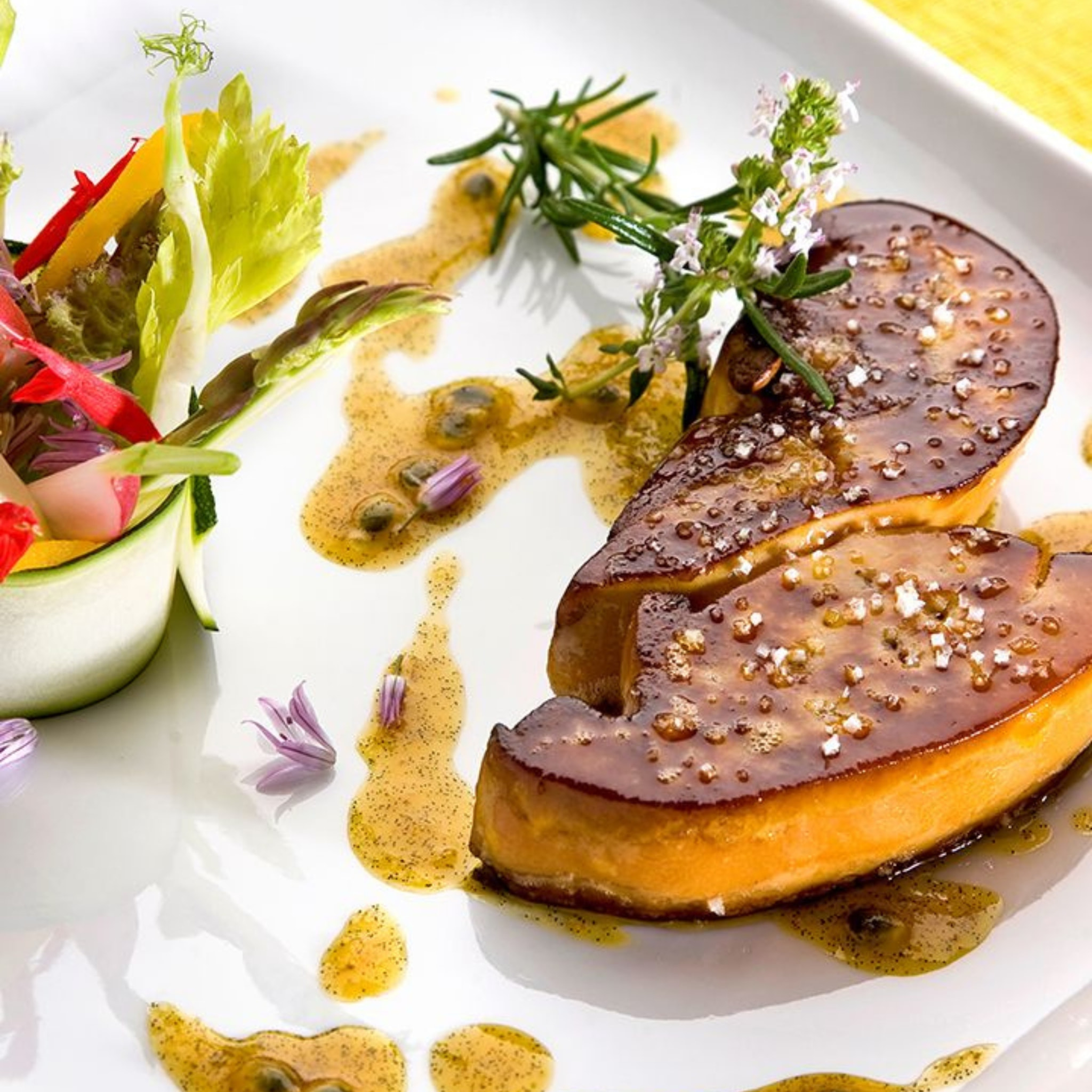 Escalopes de foie gras poêlées sauce morilles - 130g*** - France