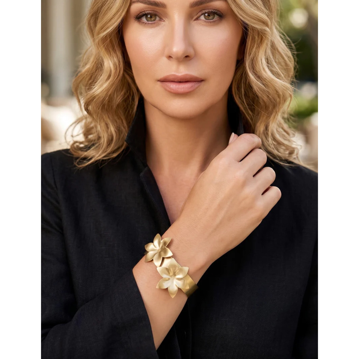 Brazalete doble flor margarita dorado