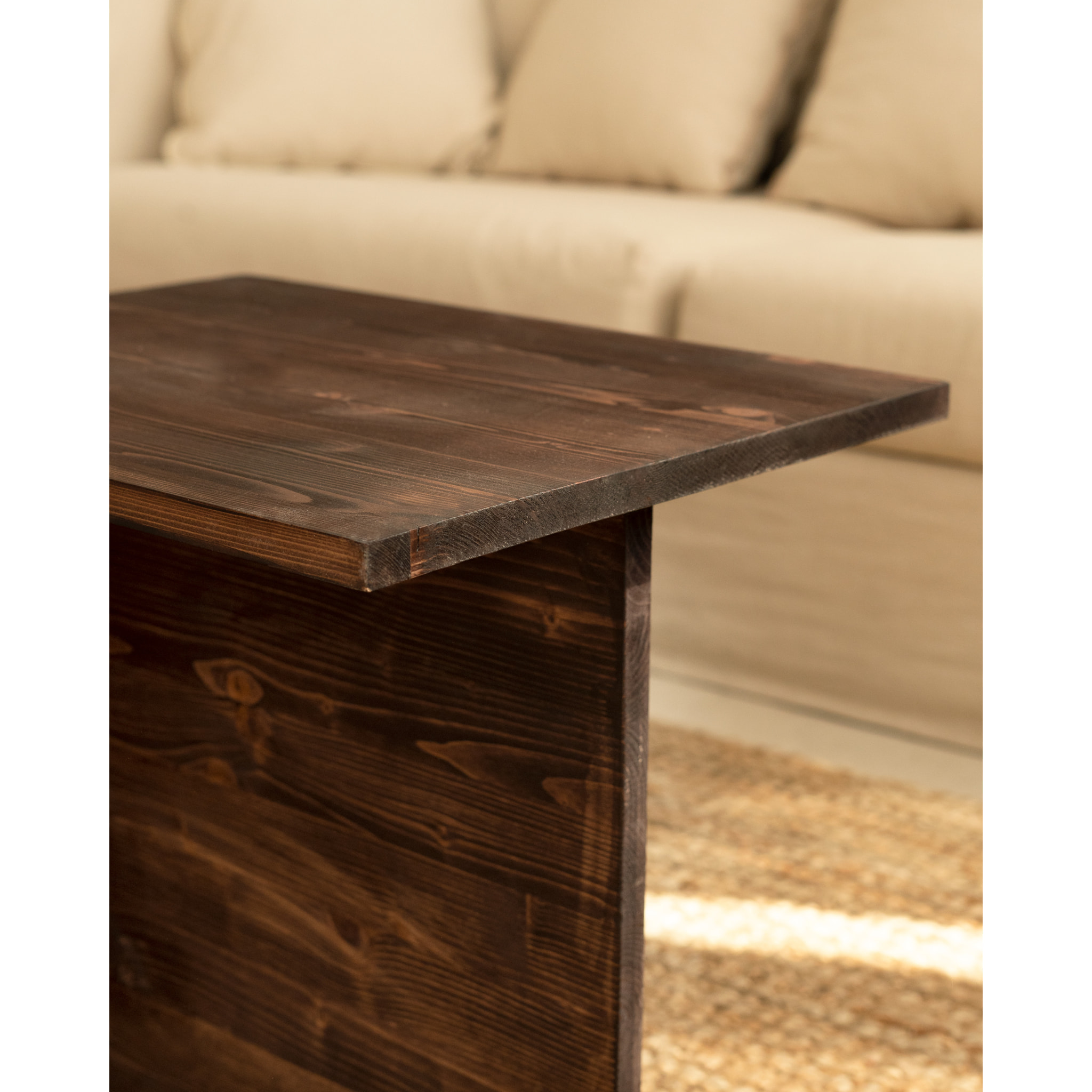 Table basse 2 pièces en bois massif ton noyer de 100x45cm Hauteur: 44.6 Longueur: 100 Largeur: 39