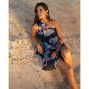 Vestido corto con escote asimétrico