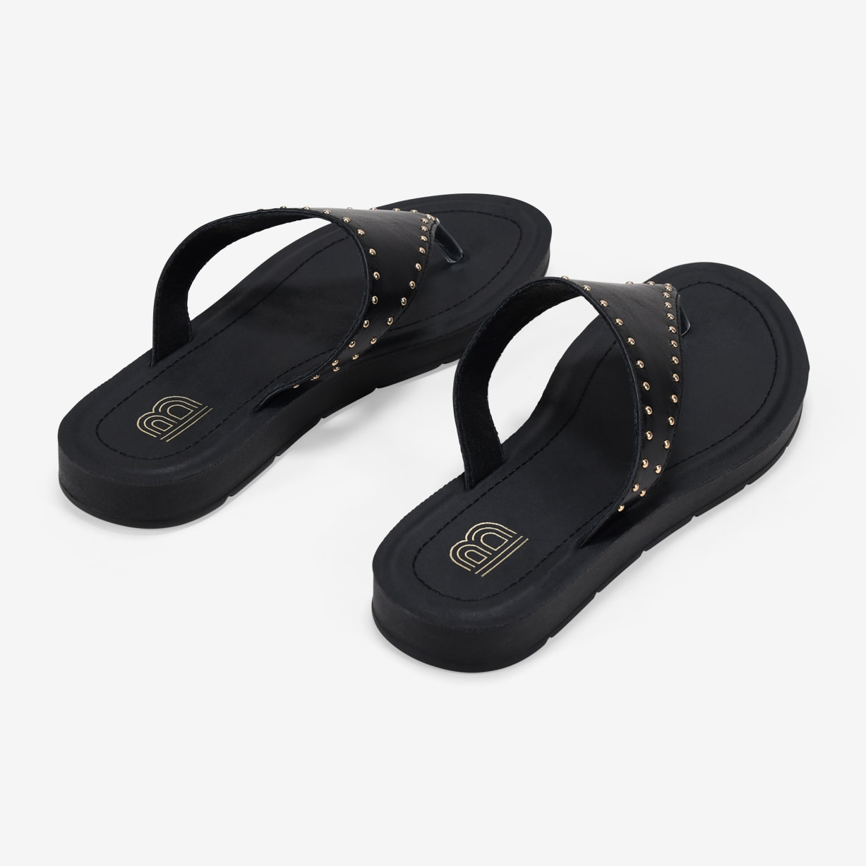 Sandalias de dedo negras con tachuelas