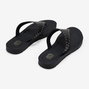 Sandalias de dedo negras con tachuelas