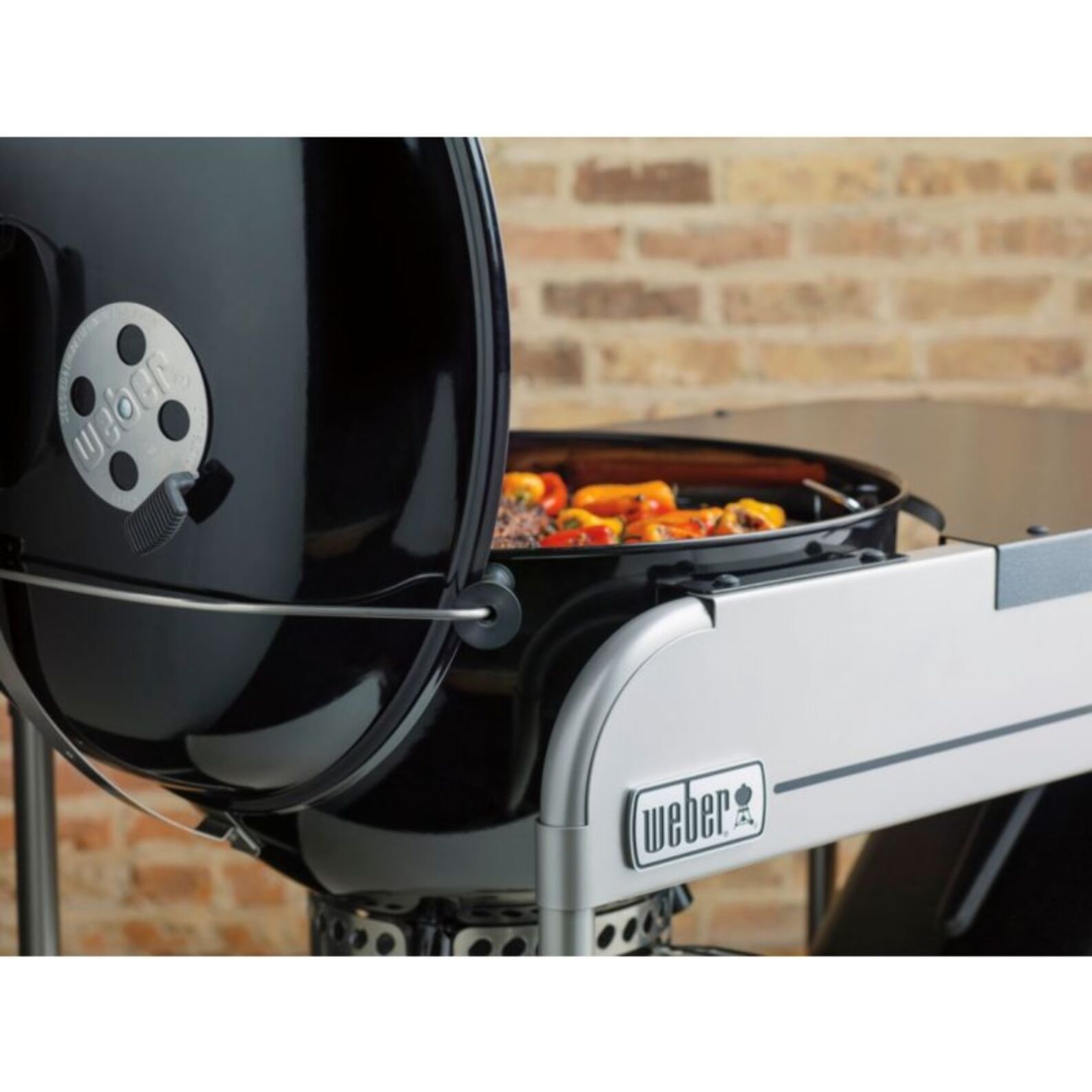 Barbecue charbon WEBER Performer premium GBS  Black sur chariot 57 cm