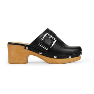 Zuecos negros con tacón