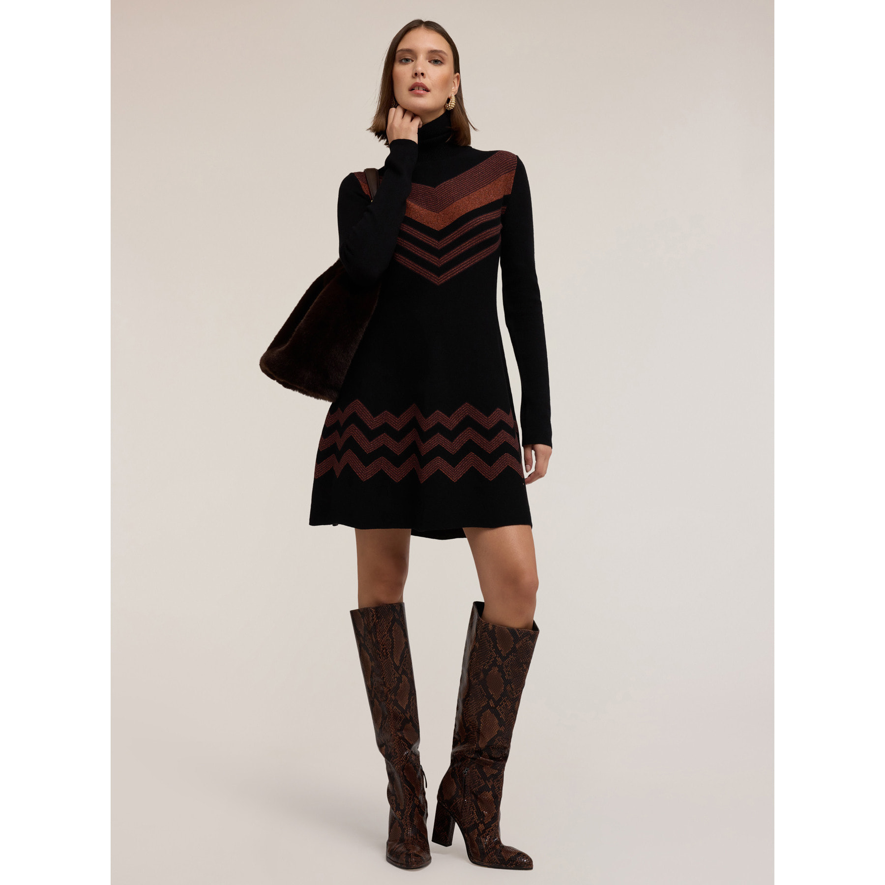 Motivi - Vestito corto in maglia con motivo chevron - Nero