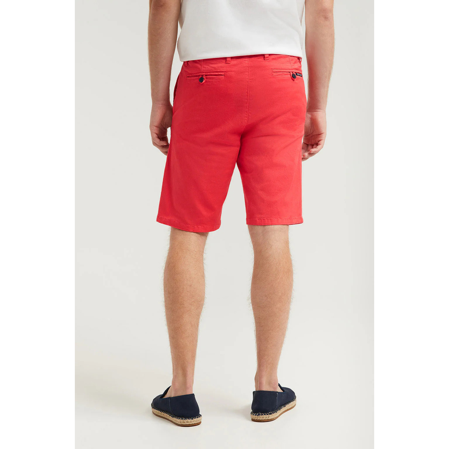 Bermuda relaxed rossi con logo ricamato