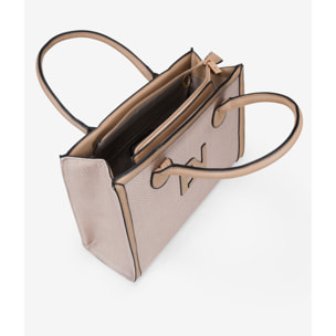 Bolso de mano beige en rafia