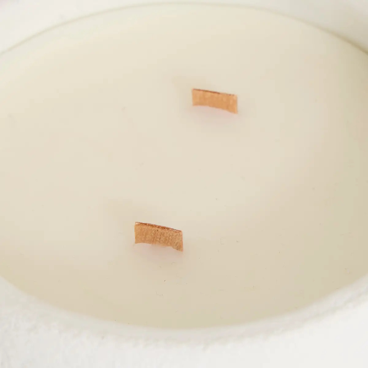 Bougie parfumée Wonj 464g pot ciment patchouli