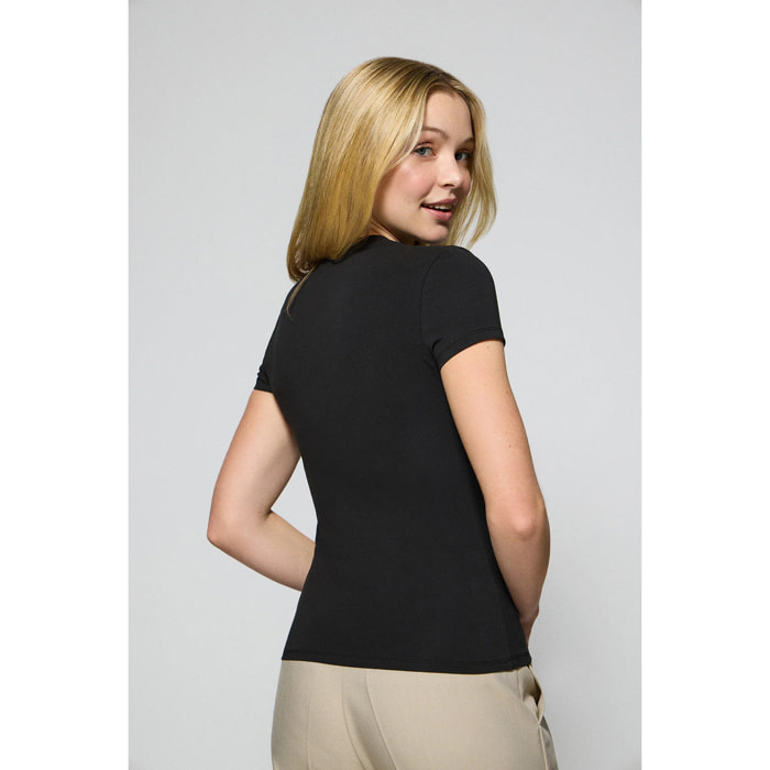 Camiseta negra de manga corta con logo bordado Rigby Go