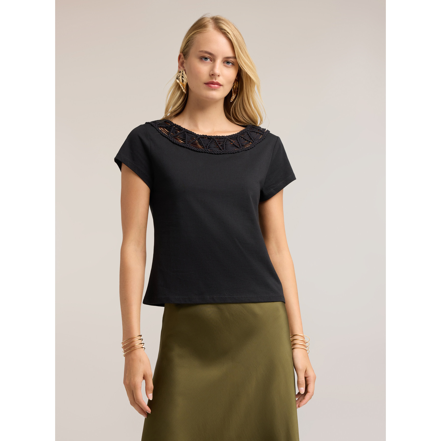 Motivi - T-shirt con scollo a barchetta ricamato - Nero