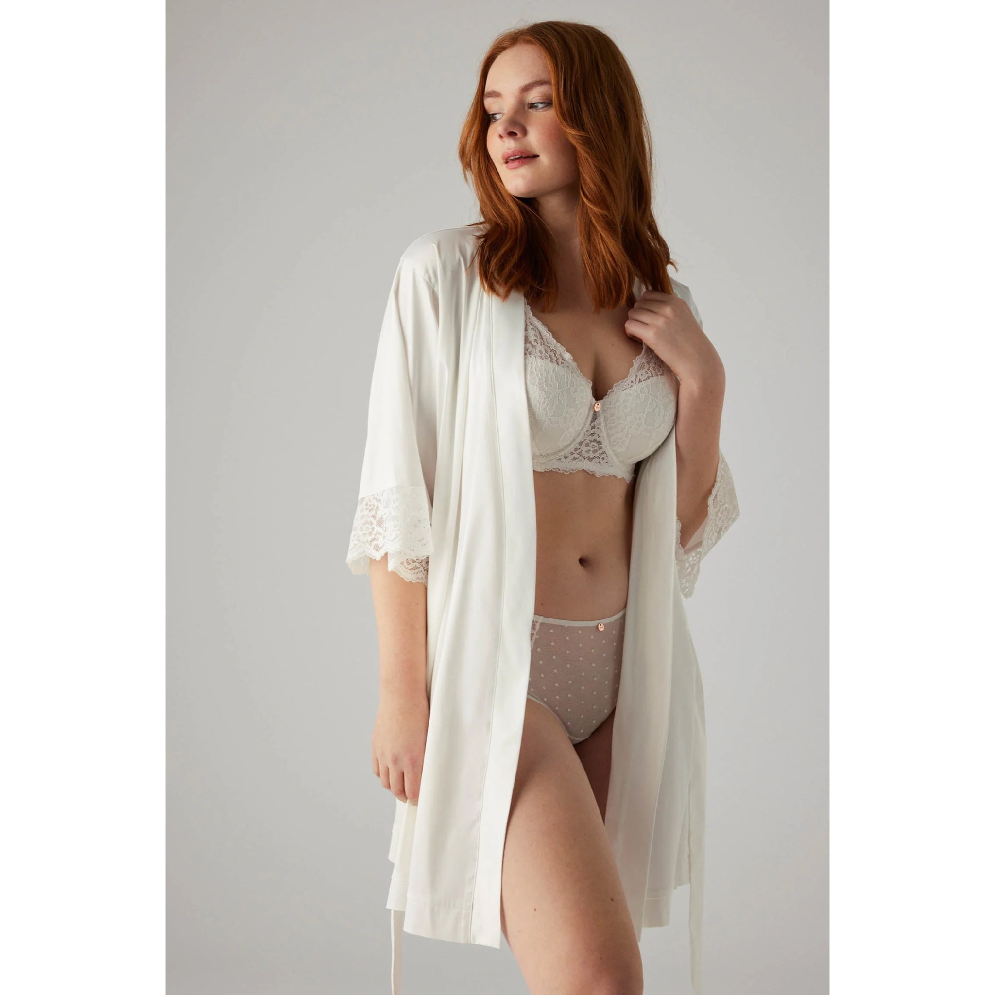 Camicia da notte in raso con dettagli in pizzo