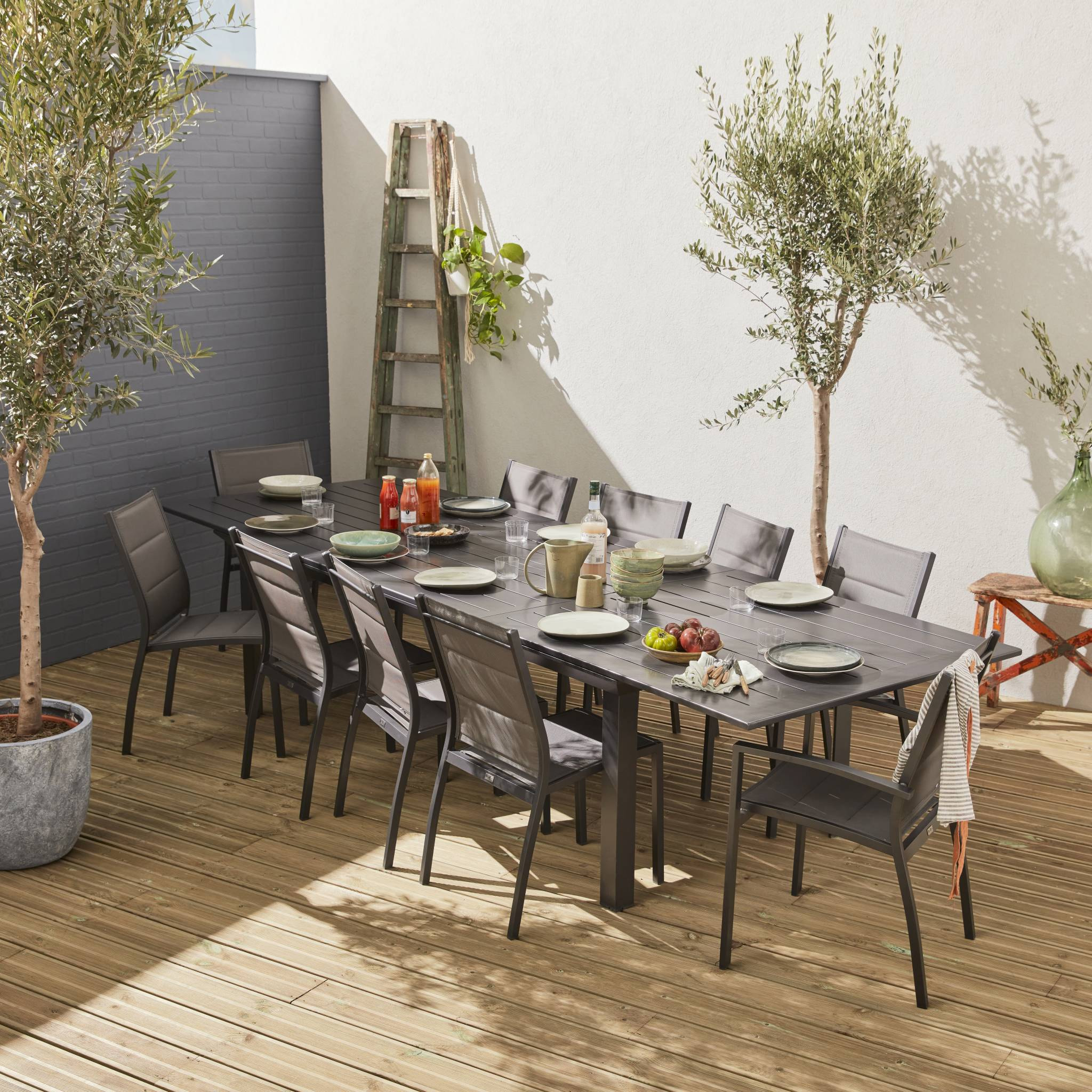 Table de jardin extensible aluminium + 10 assises - Odenton Anthracite - Grande table en aluminium 235/335cm avec rallonge et 10 assises en textilène