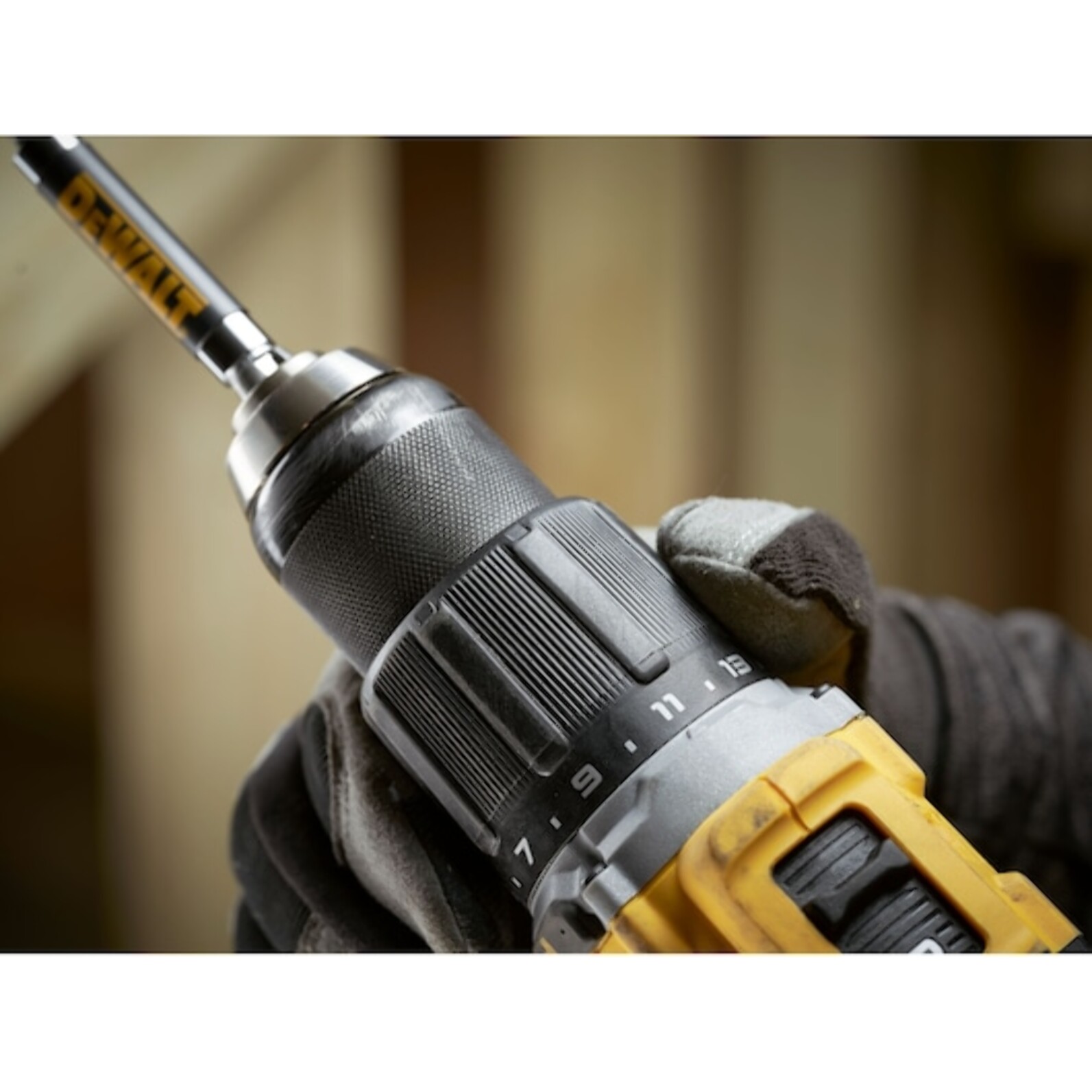 Perceuse-visseuse à percussion compacte XR 18V 5 Ah Li-Ion Brushless - DEWALT - DCD799P2T-QW