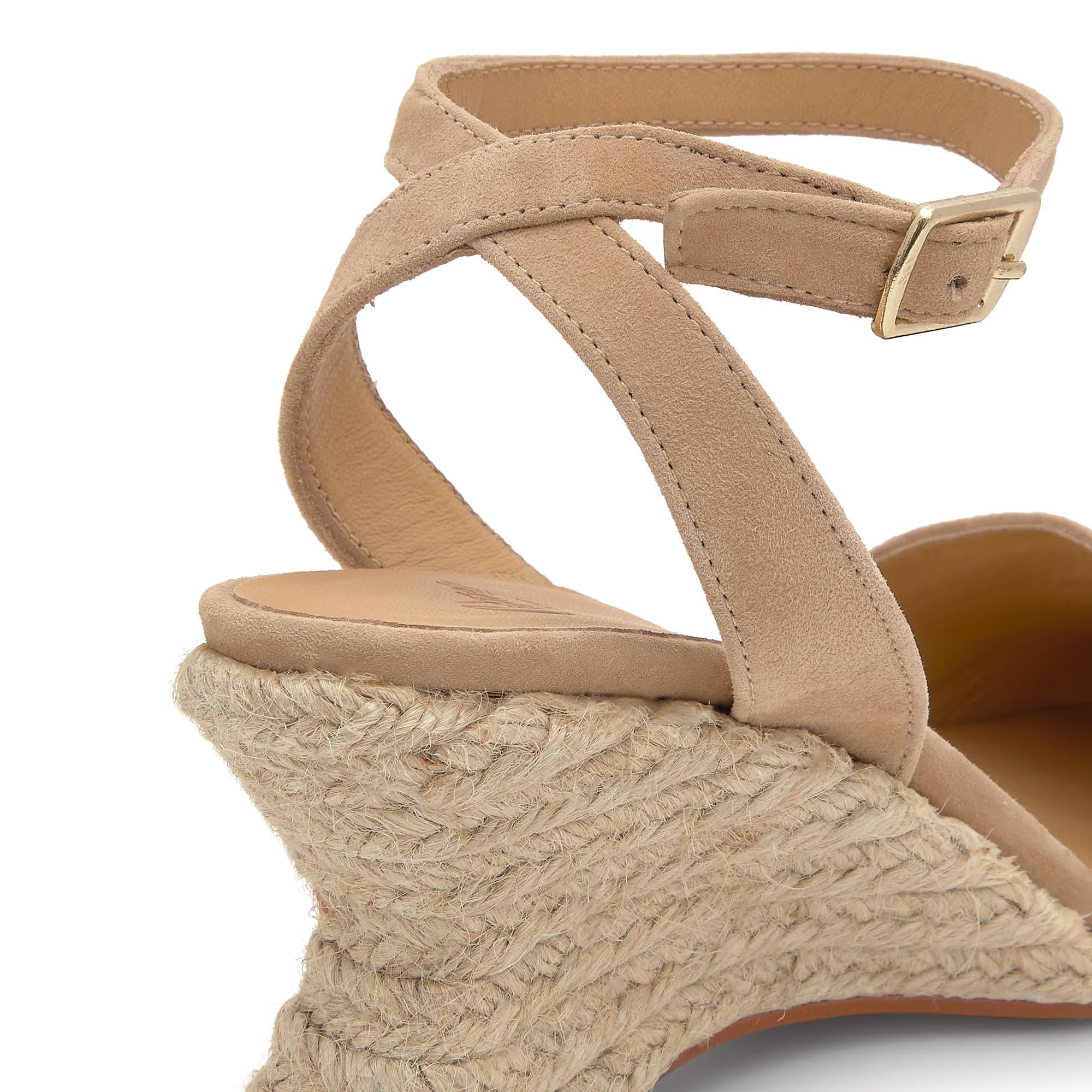 Alpargatas de cuña de mujer Judi en ante con punta afilada y cierre de pulsera