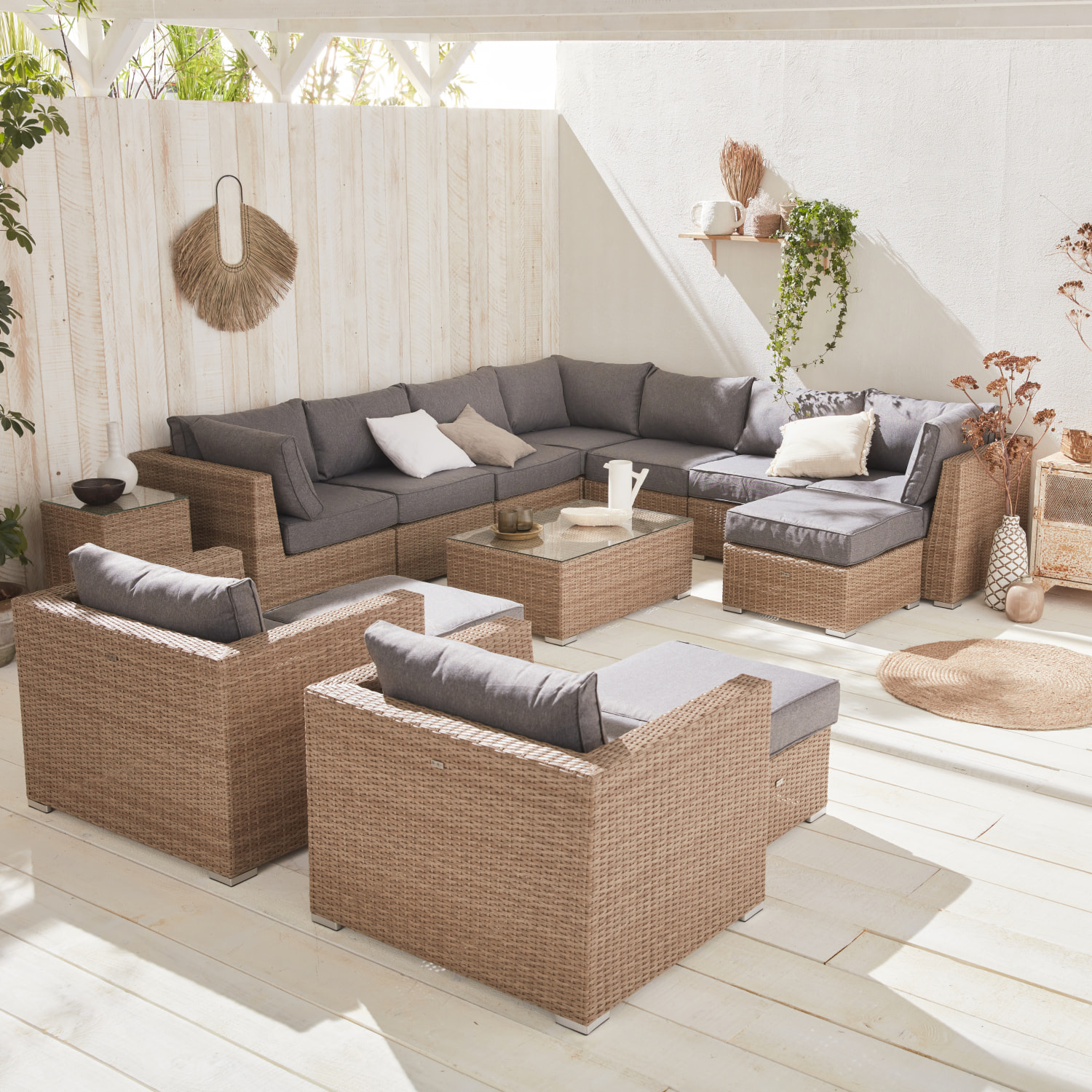 Salon de jardin Premium en résine tressée arrondie XXL – VERONA – Résine naturelle style osier. coussins gris foncé – 12 à 14 places