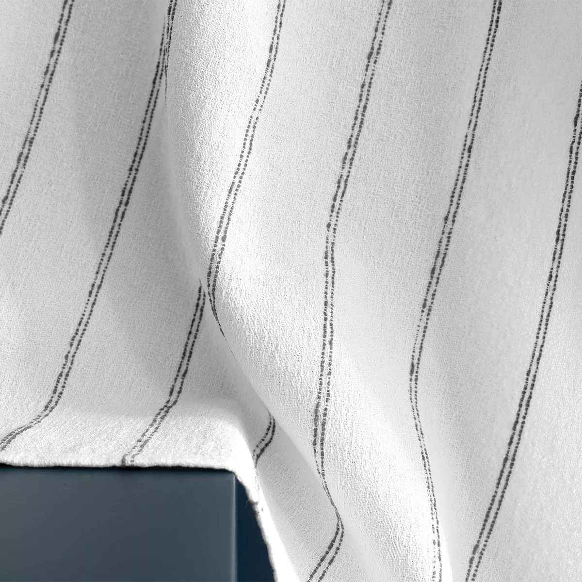 Torchon pur coton lavé motif jacquard blanc noir Rimini nero